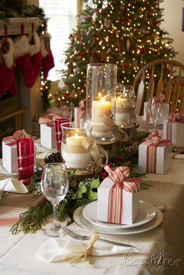 Christmas Dining Room Table Decorations
 How to Decorate a Table for Christmas Easyday