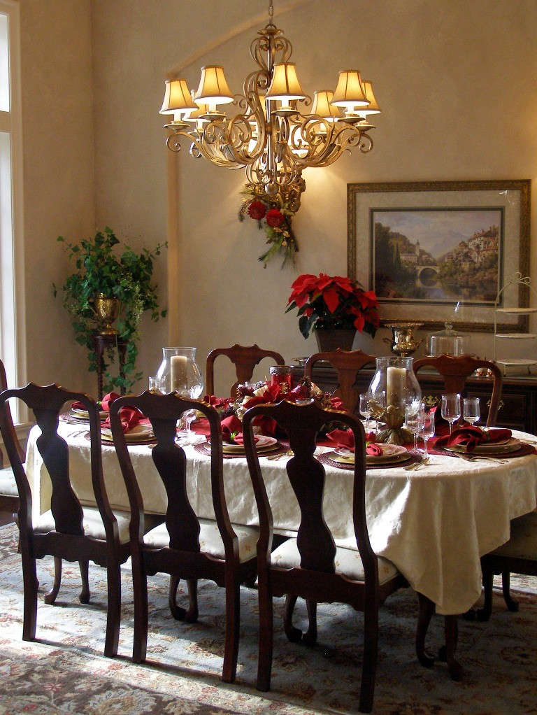 Christmas Dining Room Table Decorations
 25 Stunning Christmas Dining Room Decoration Ideas