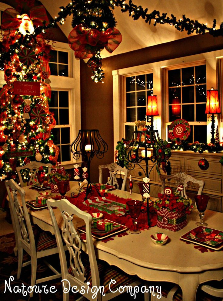 Christmas Dining Room
 10 Cozy Homes You’ll Want to Snuggle in This Winter