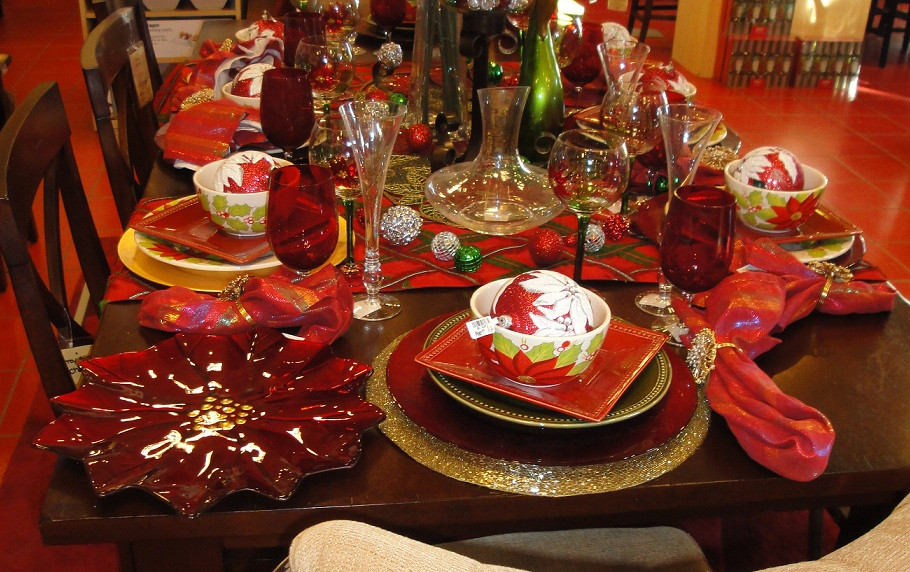 Christmas Dining Table Decorating
 Anyone Can Decorate Christmas Dining Table Decorating Ideas