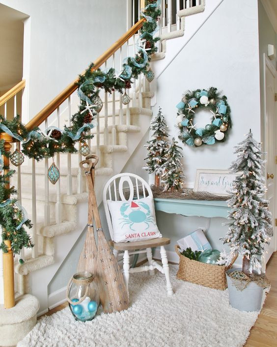 Christmas Entryway Sets
 38 Cozy And Inviting Winter Entryway Décor Ideas DigsDigs