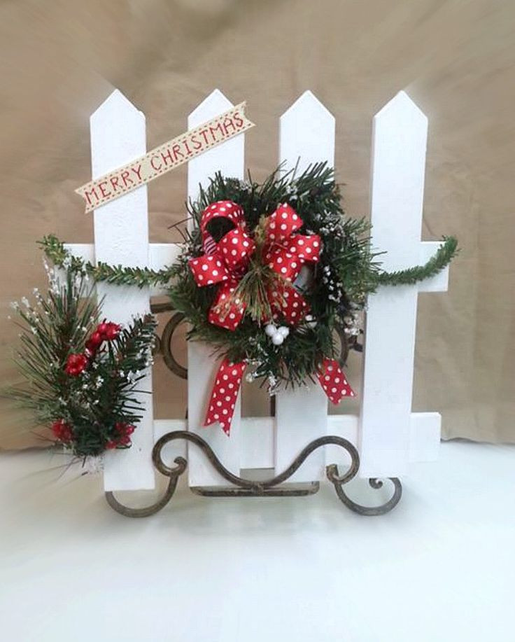 Christmas Fence Decorations
 1000 ideas about Picket Fence Decor on Pinterest