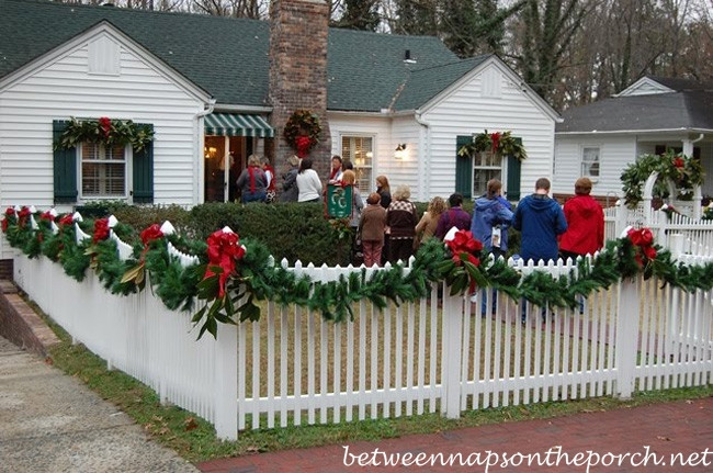 Christmas Fence Decorations
 Christmas Decorating Ideas for Porches Doors and Windows