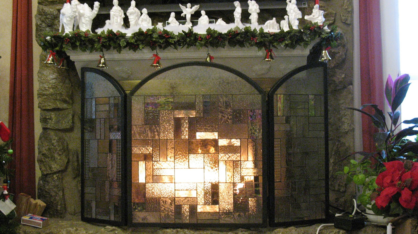 Christmas Fireplace Screen
 Amazing Stained Glass Fireplace Screen Designs with