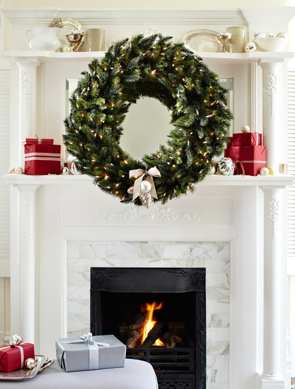 Christmas Fireplace Wreaths
 3 Stylish Ways to Decorate Your Holiday Mantel