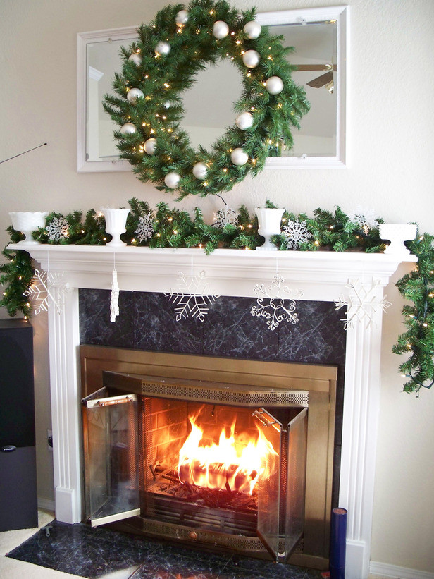 Christmas Fireplace Wreaths
 Fireplace Mantels