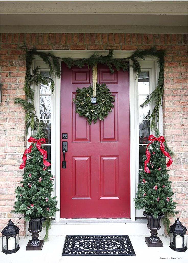 Christmas Front Porch Ideas
 1000 ideas about Christmas Front Doors on Pinterest