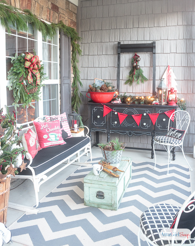 Christmas Front Porch Ideas
 Front Porch Decorating Ideas You ll Want to Copy for Christmas