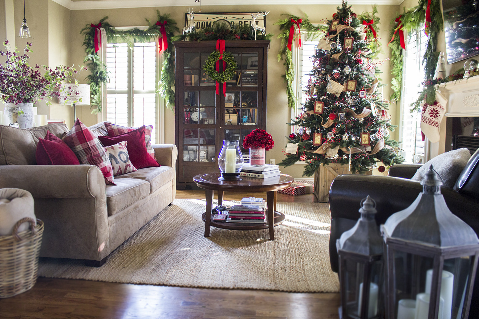 Christmas Home Decor
 Holiday Home Tour Classic Christmas Decor