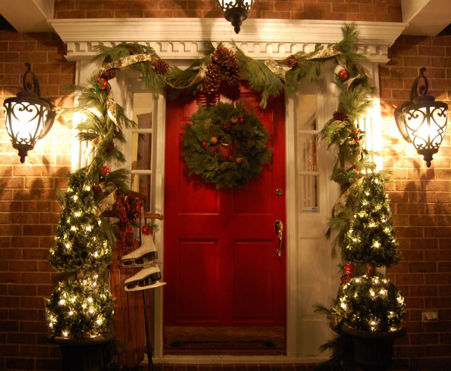 Christmas Ideas For Outside
 Decorate for a Traditional Christmas