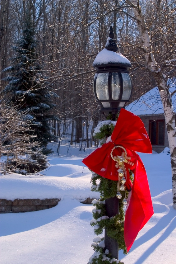 Christmas Lamp Post Decoration
 Alto her Christmas Decorating Outdoor Christmas Decorating