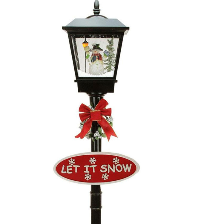 Christmas Lamp Post With Snow
 Lighted Outdoor Christmas Decorations and Ideas
