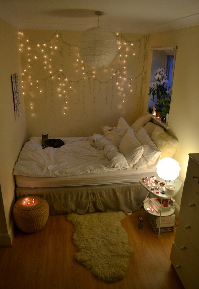 Christmas Light Bedroom Decor
 Christmas Lights Decorations to Brighten Up Your Holiday