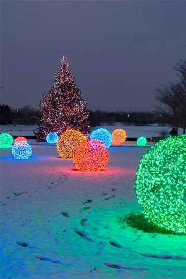 Christmas Lighting Decorating Ideas
 Outdoor Christmas Decorations For A Livelier And More