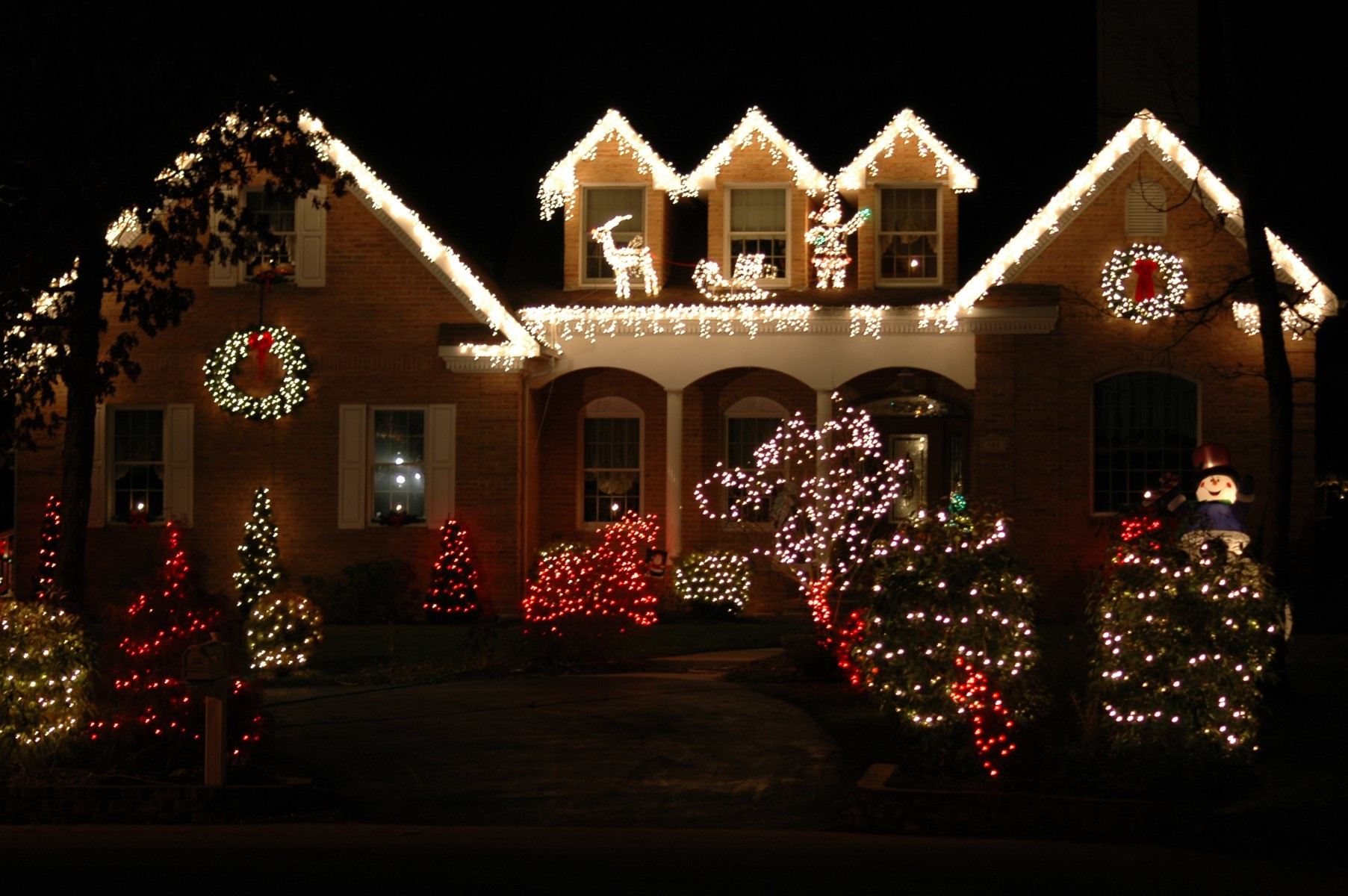 Christmas Lighting Decorating Ideas
 9 Incredible Home Christmas Light Displays Goedeker s