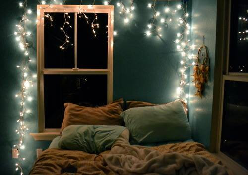 Christmas Lights Bedroom
 5 Ways to Decorate with Christmas Lights — 1000Bulbs Blog