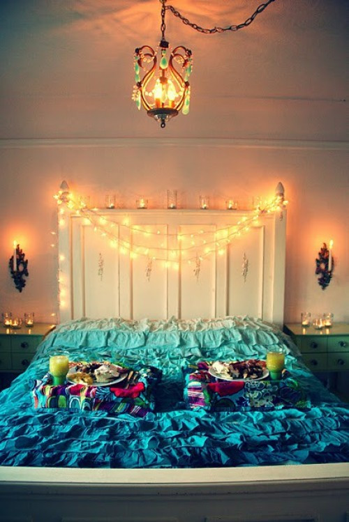 Christmas Lights Bedroom
 12 Ideas for Year round Christmas Lights Decoration in the