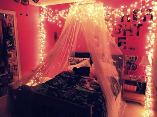 Christmas Lights Bedroom
 3 Simple Ways To Give Your Room A Tumblr Makeover