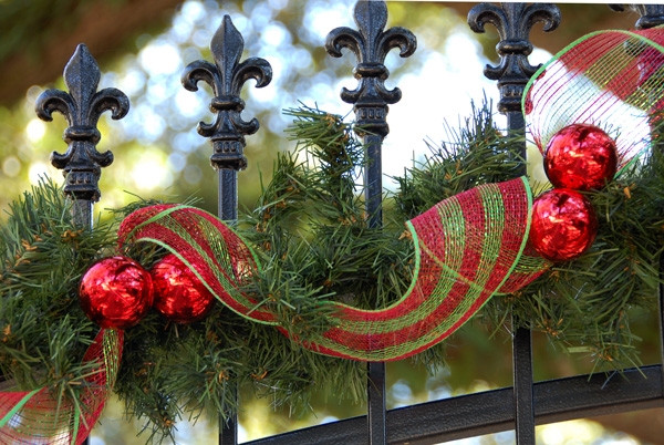 Christmas Lights On Fence Ideas
 Christmas outdoor decorations for a merry holiday mood