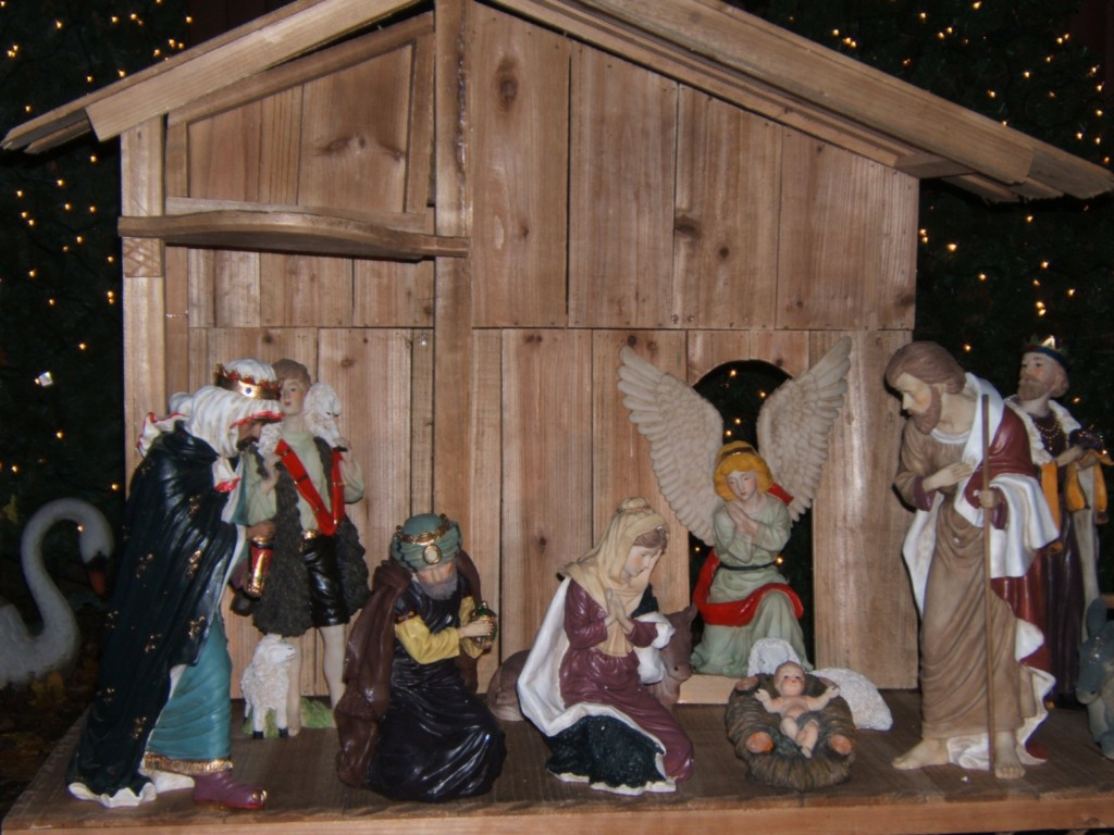 Christmas Nativity Set Indoor
 11 PIECE INDOOR OUTDOOR NATIVITY SET 6" 18" W STABLE