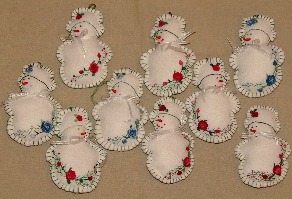 Christmas Ornament Craft Ideas
 how to make an embroidered felt ornament