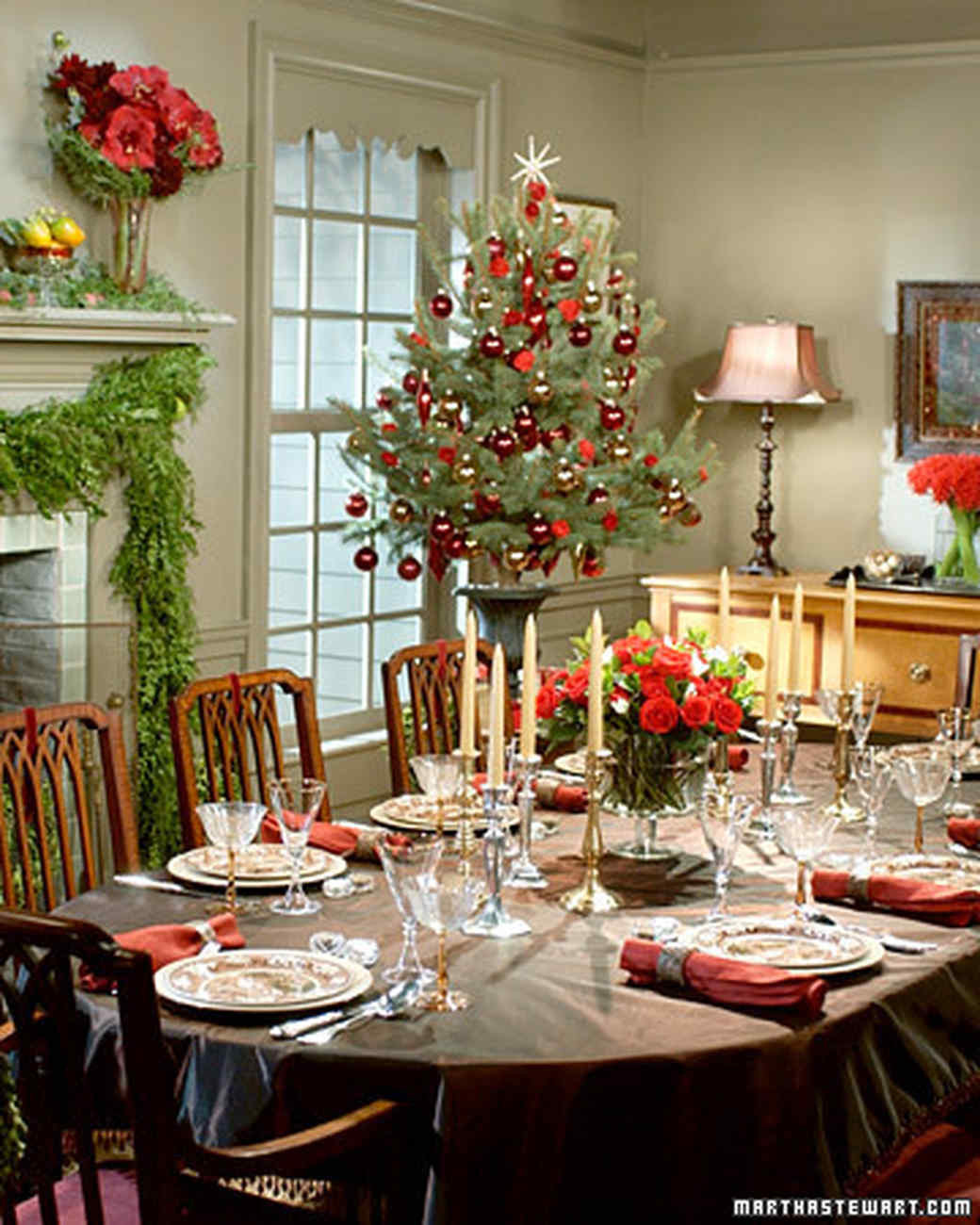 Christmas Party Centerpiece Ideas
 Holiday Table Settings