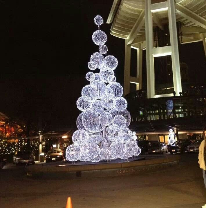 Christmas Porch Light Covers
 Create chicken wire balls and cover with lights Dramatic