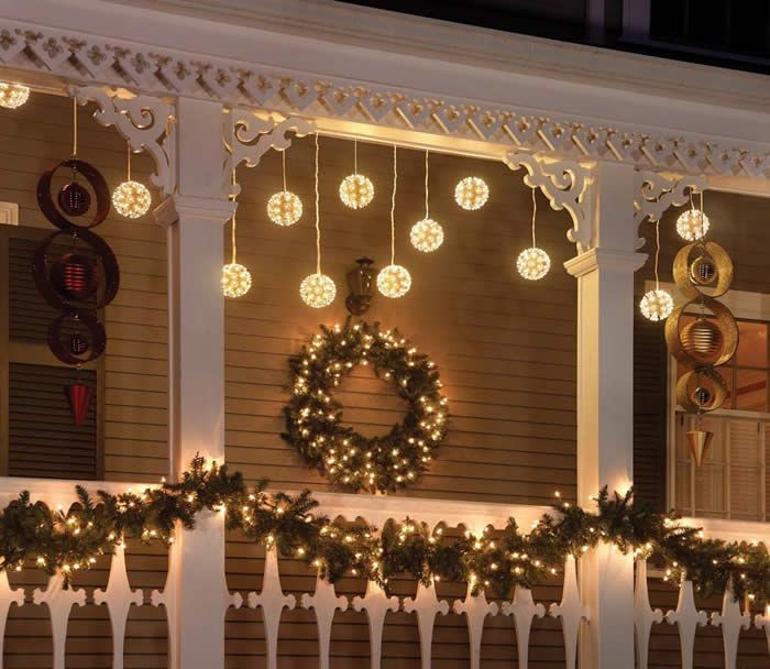Christmas Porch Lights
 26 Super Cool Outdoor Décor Ideas With Christmas Lights