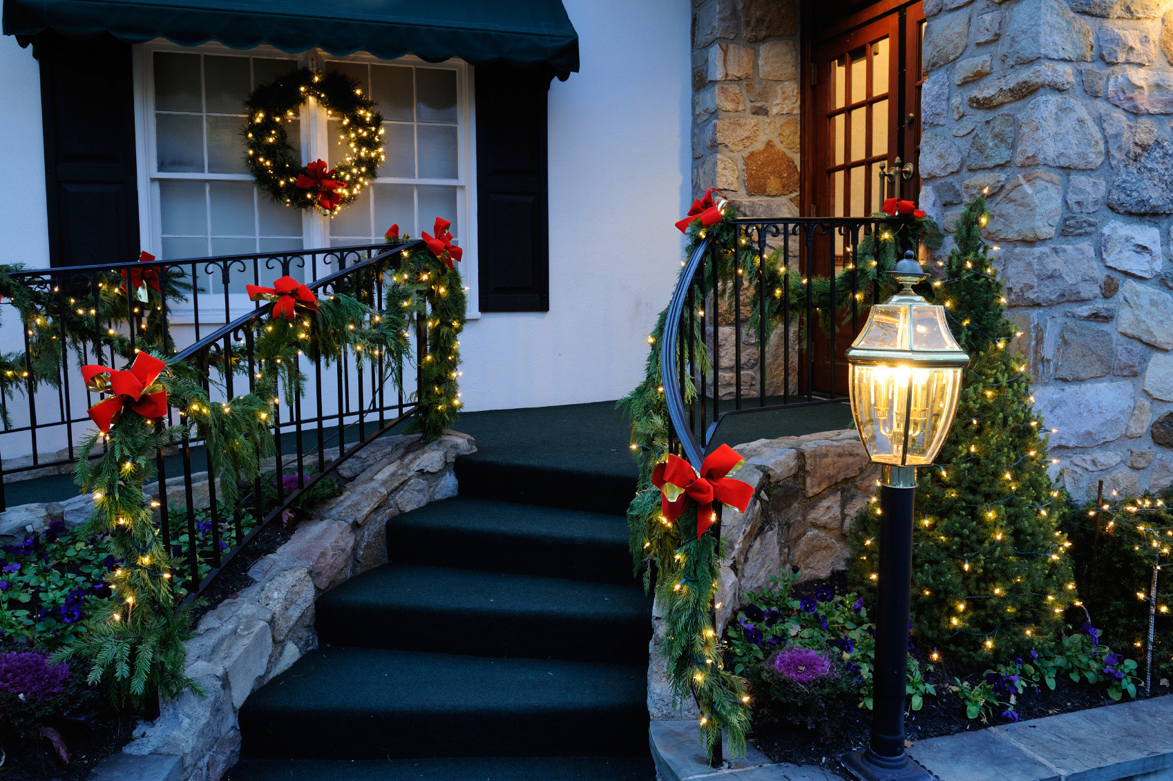 Christmas Porch Lights
 Top 40 Ideal Ways To Decorate With Garlands This Christmas