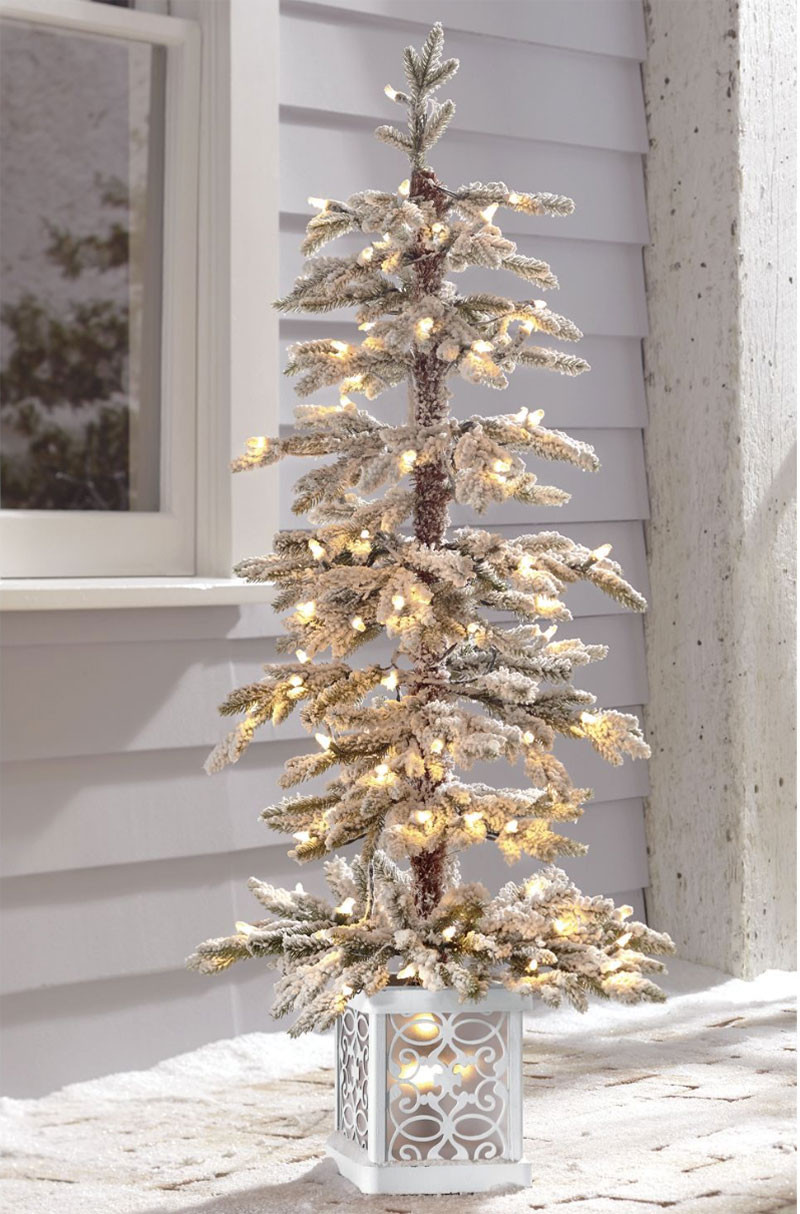 Christmas Porch Trees
 Easy Christmas Outdoor Decorating Ideas