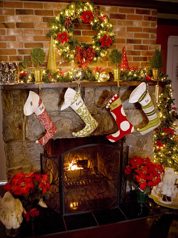 Christmas Sock Fireplace
 50 Christmas Mantle Decoration Ideas