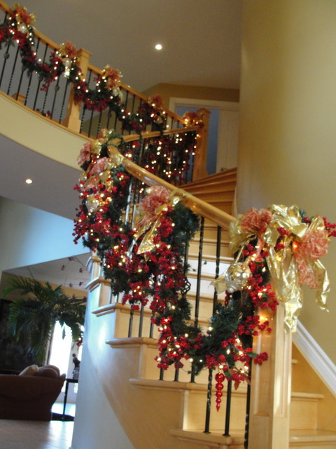Christmas Staircase Decorating
 16 Awesome Christmas Stairs Decoration Ideas Style