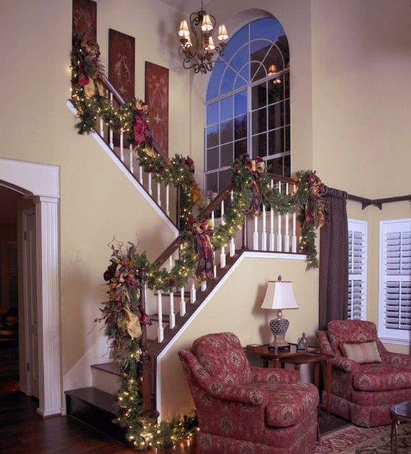 Christmas Staircase Decorating
 Decorate The Stairs For Christmas – 30 Beautiful Ideas