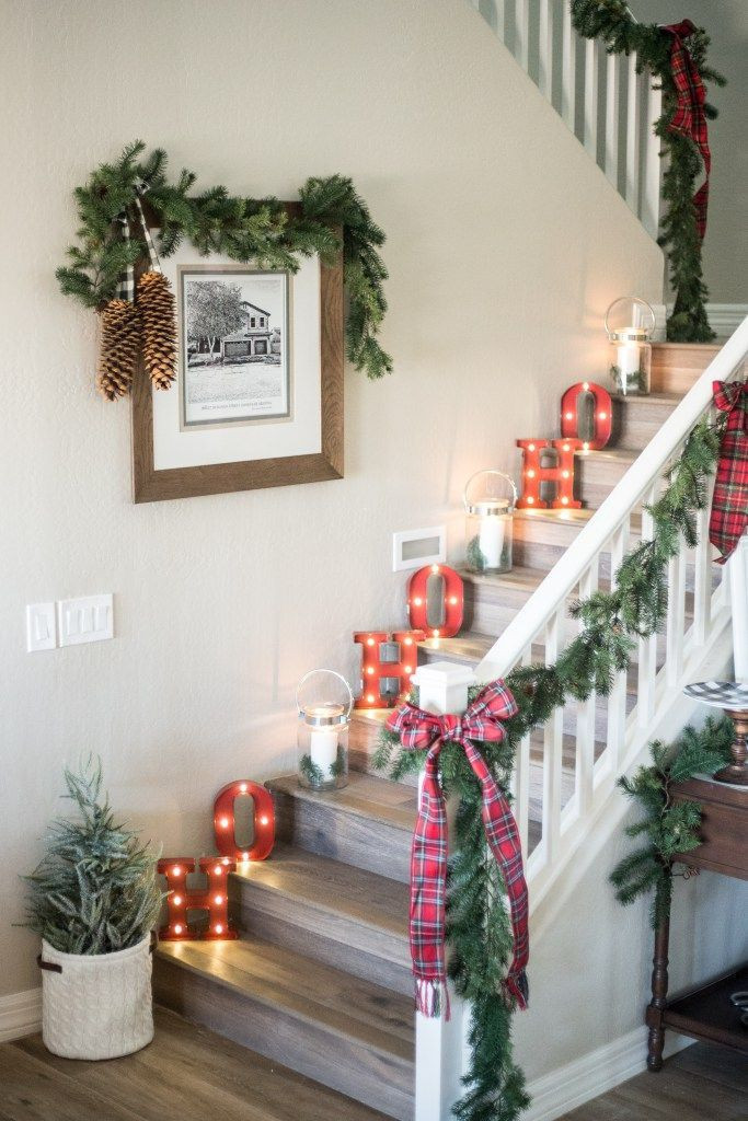 Christmas Staircase Decorating
 Best 25 Christmas stairs decorations ideas on Pinterest