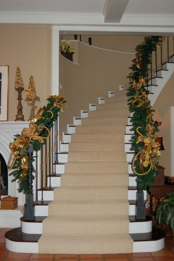 Christmas Staircase Decorating
 Decorate The Stairs For Christmas – 30 Beautiful Ideas