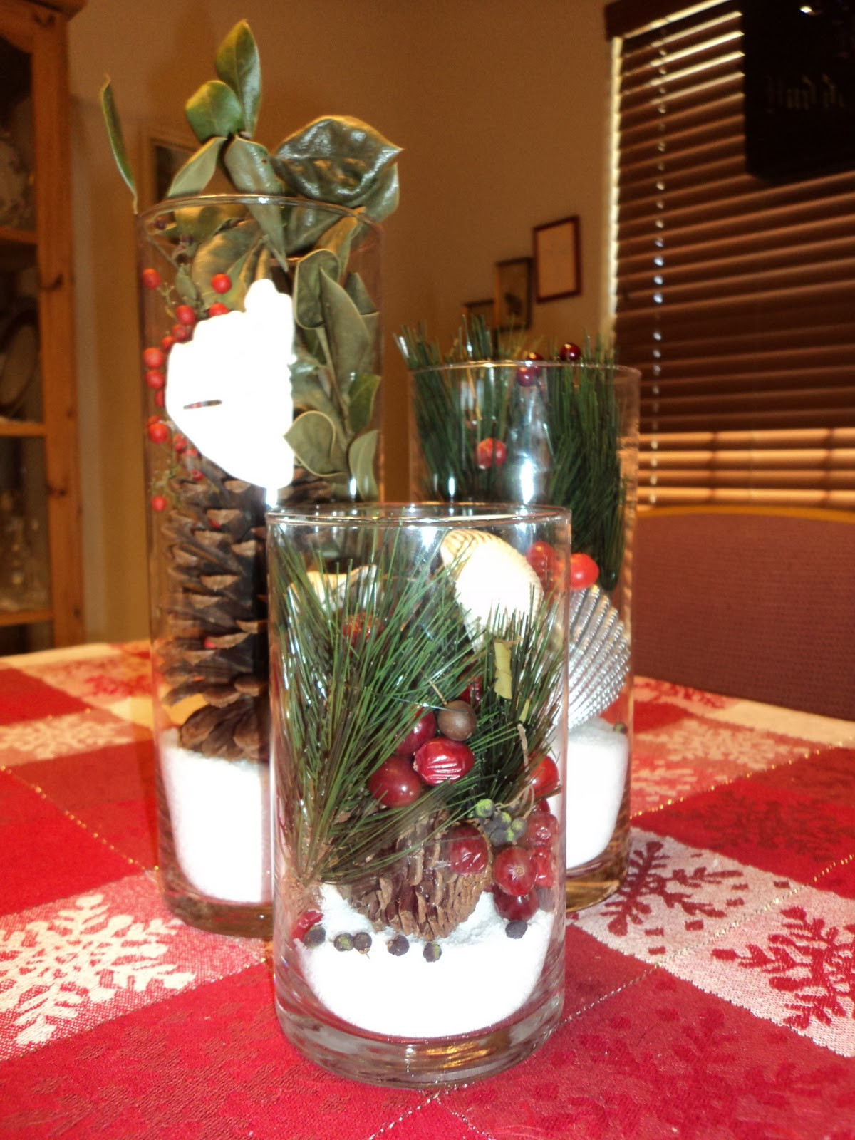 Christmas Table Decorations To Make
 BEAUTIFUL CHRISTMAS CENTERPIECES TO ENHANCE THE BEAUTY OF