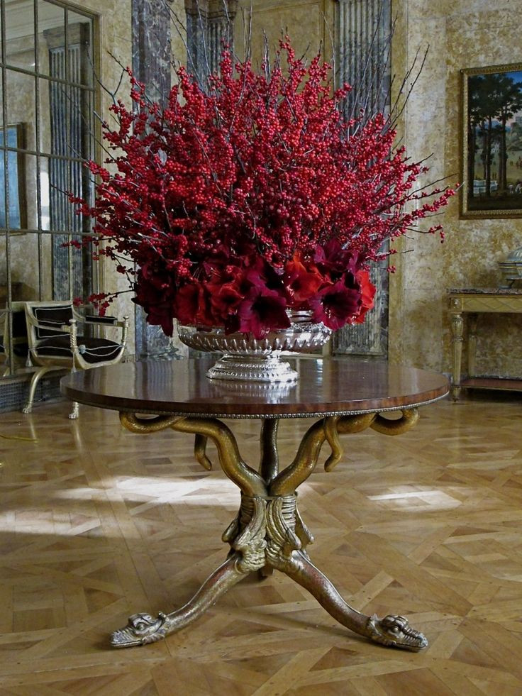Christmas Table Flower Arrangements
 Best 25 Christmas floral arrangements ideas on Pinterest
