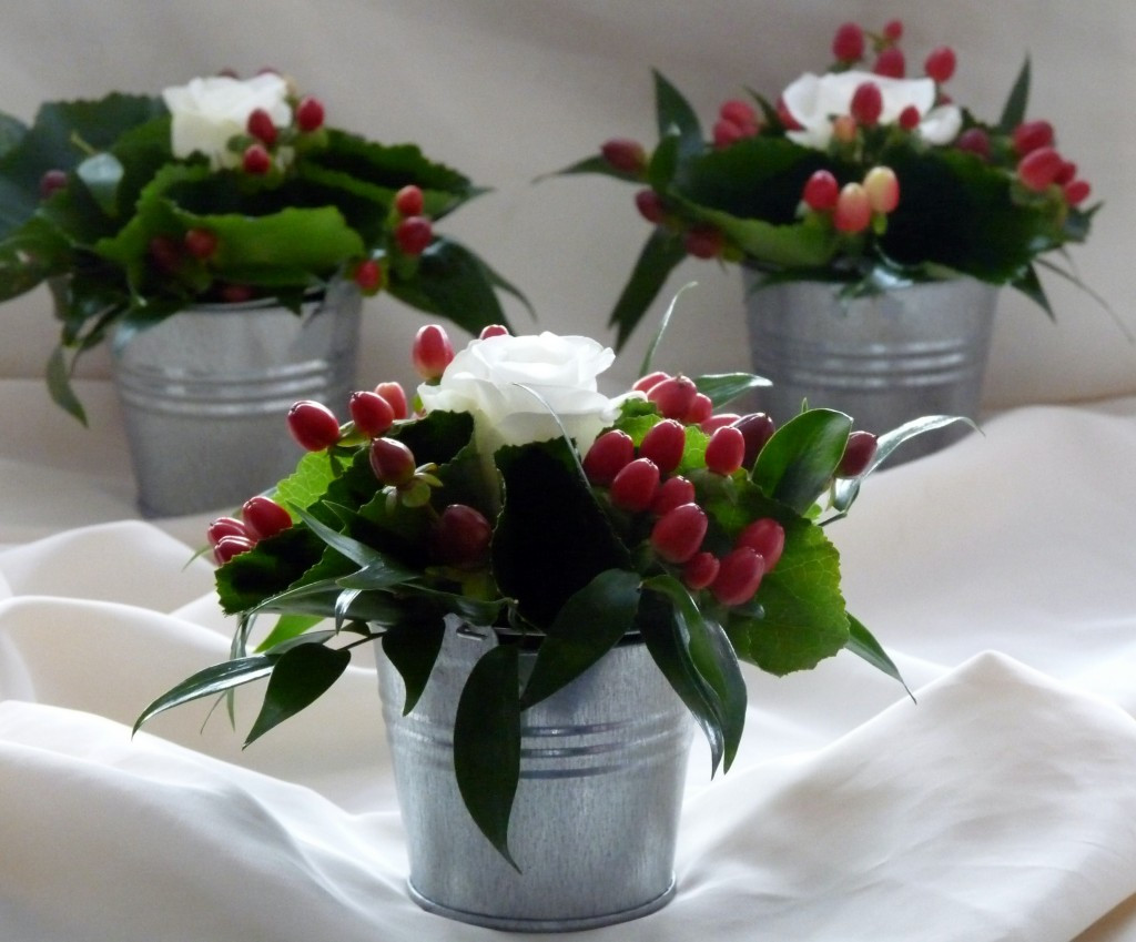 Christmas Table Flower Arrangements
 Christmas Table Decorations Flowers for all occasions