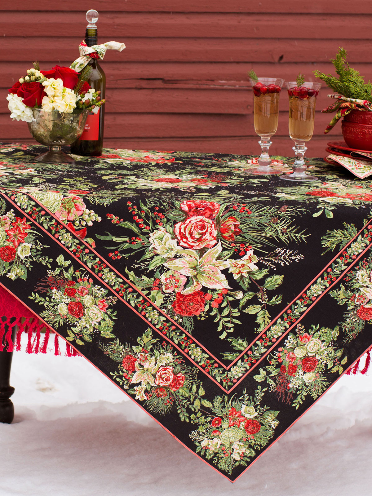 Christmas Table Linens
 Merry Tablecloth Black