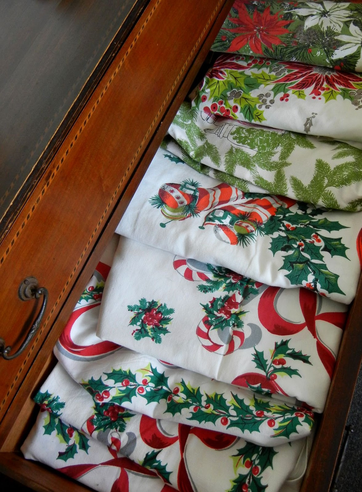 Christmas Table Linens
 Into Vintage In my drawers