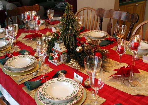 Christmas Table Setting
 Elegant Christmas Table Decorations for 2016 Easyday