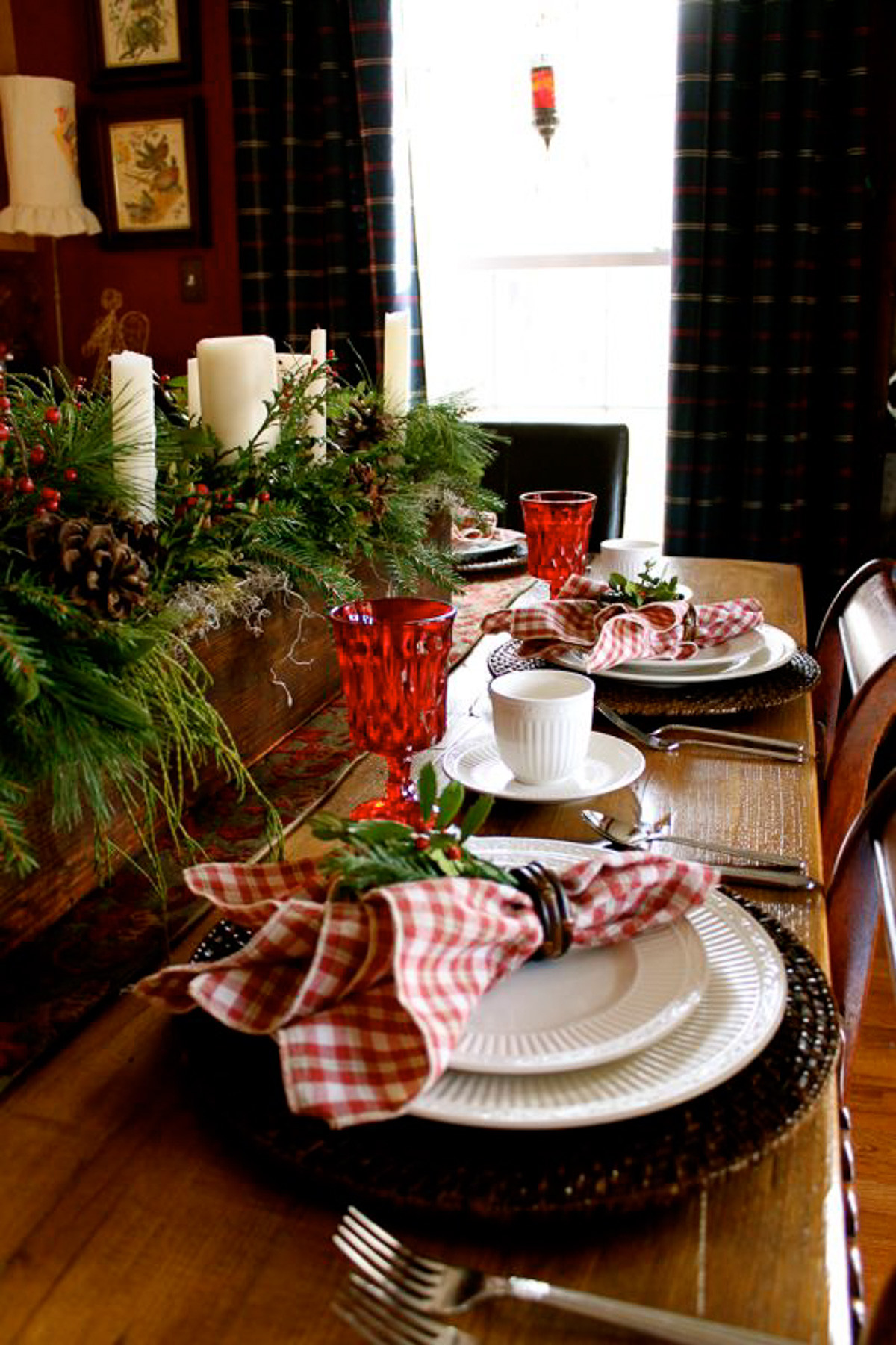 Christmas Table Setting
 Transform Your Tablescape With These 20 Festive Settings