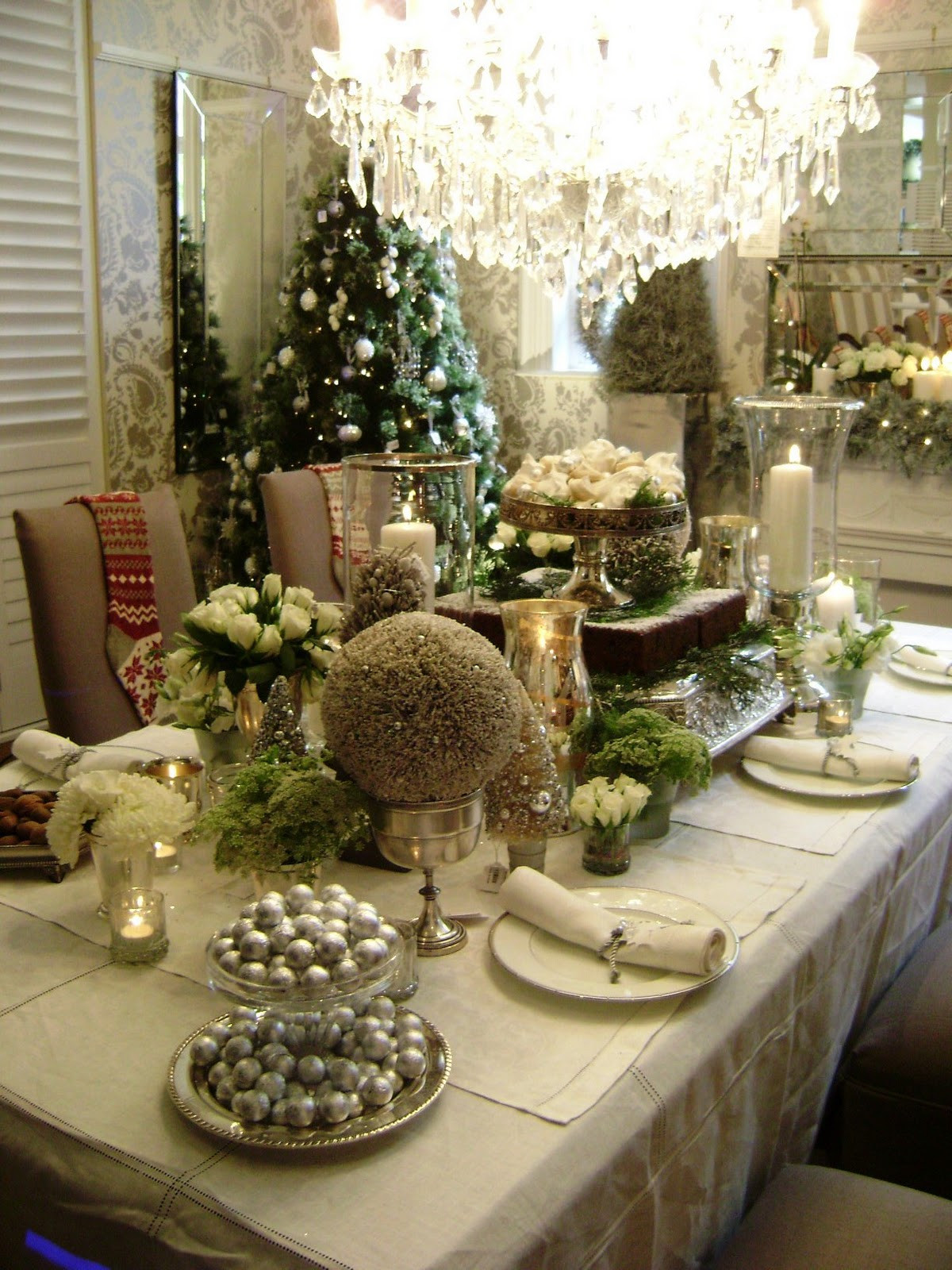 Christmas Table Settings
 Charcoal Interiors Style In The City Dec 17 2010