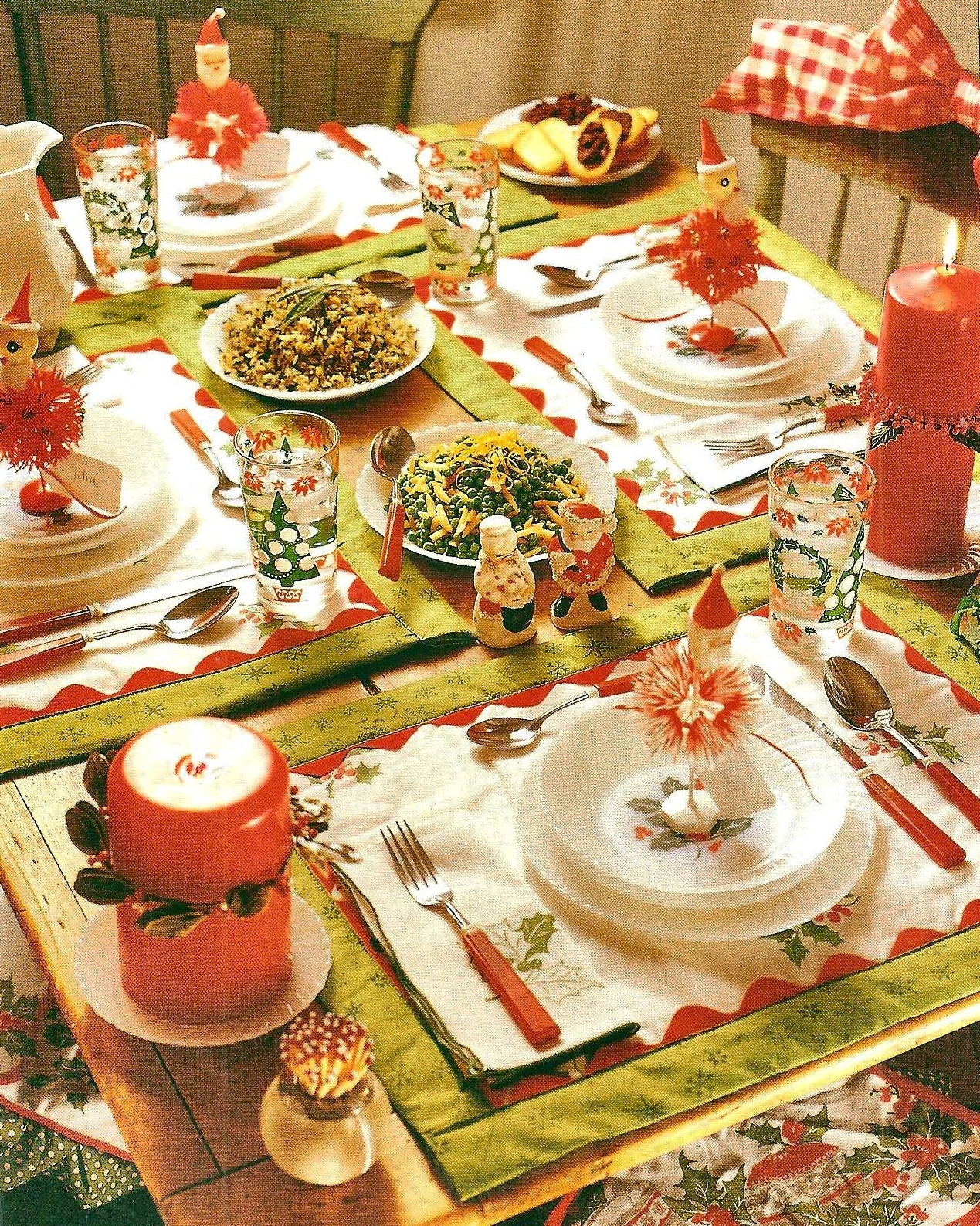 Christmas Table Settings
 Zetta s Aprons Fun Christmas Table Setting d a Winner