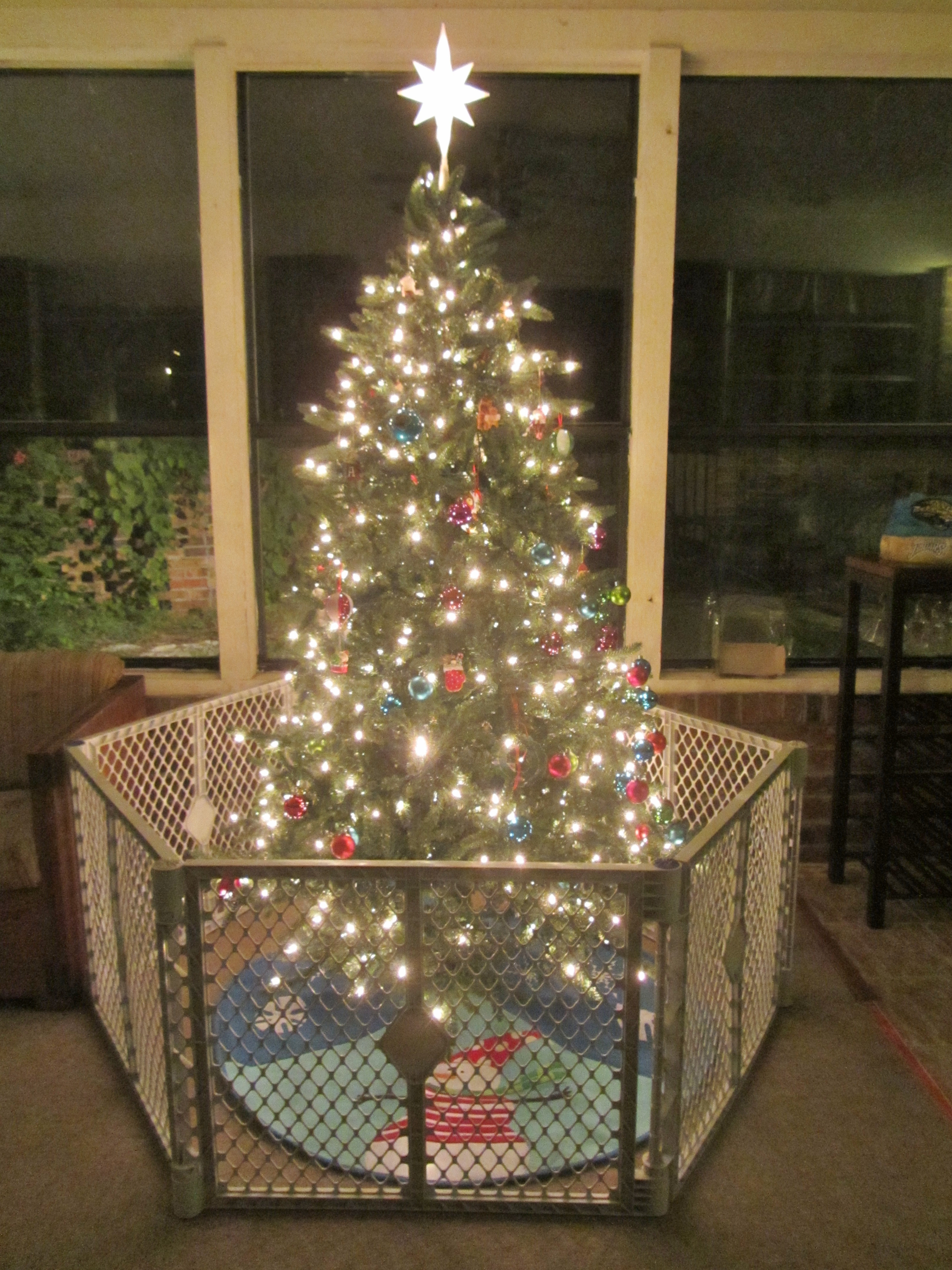 Christmas Tree Baby Gate
 Keeping a Clean and Organized Home at the Holidays