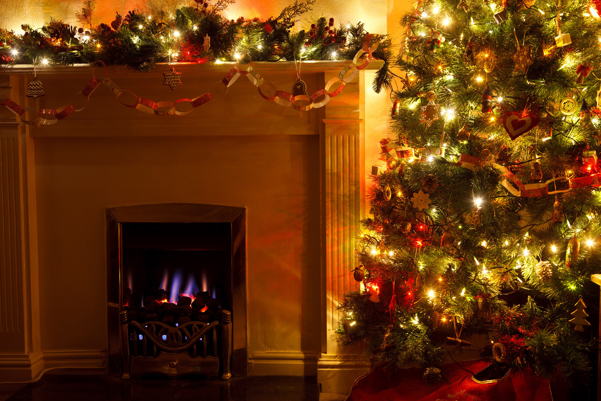 Christmas Tree By Fireplace
 Christmas Tree With Fireplace Free Stock Public