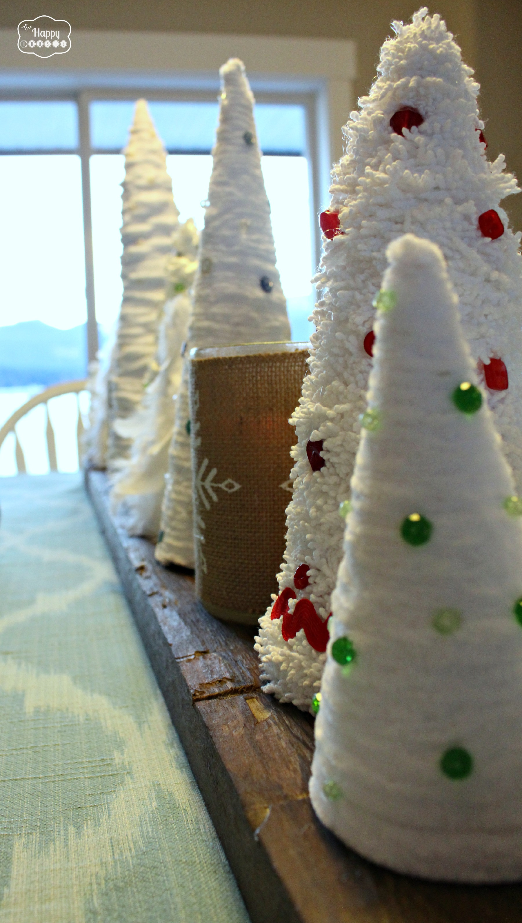 Christmas Tree DIY
 Easy Thrifty DIY Mini Christmas Trees with Yarn and