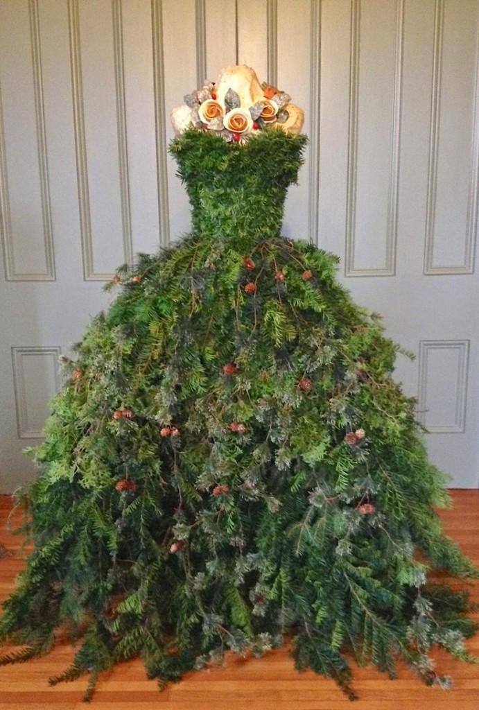 Christmas Tree Dress DIY
 Dress Form Christmas Tree Skirt