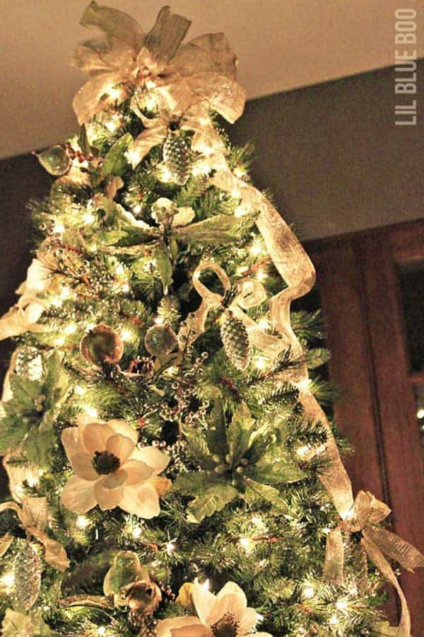 Christmas Tree Flower Decorations
 Gallery of 25 Charmingly Beautiful Christmas Trees For