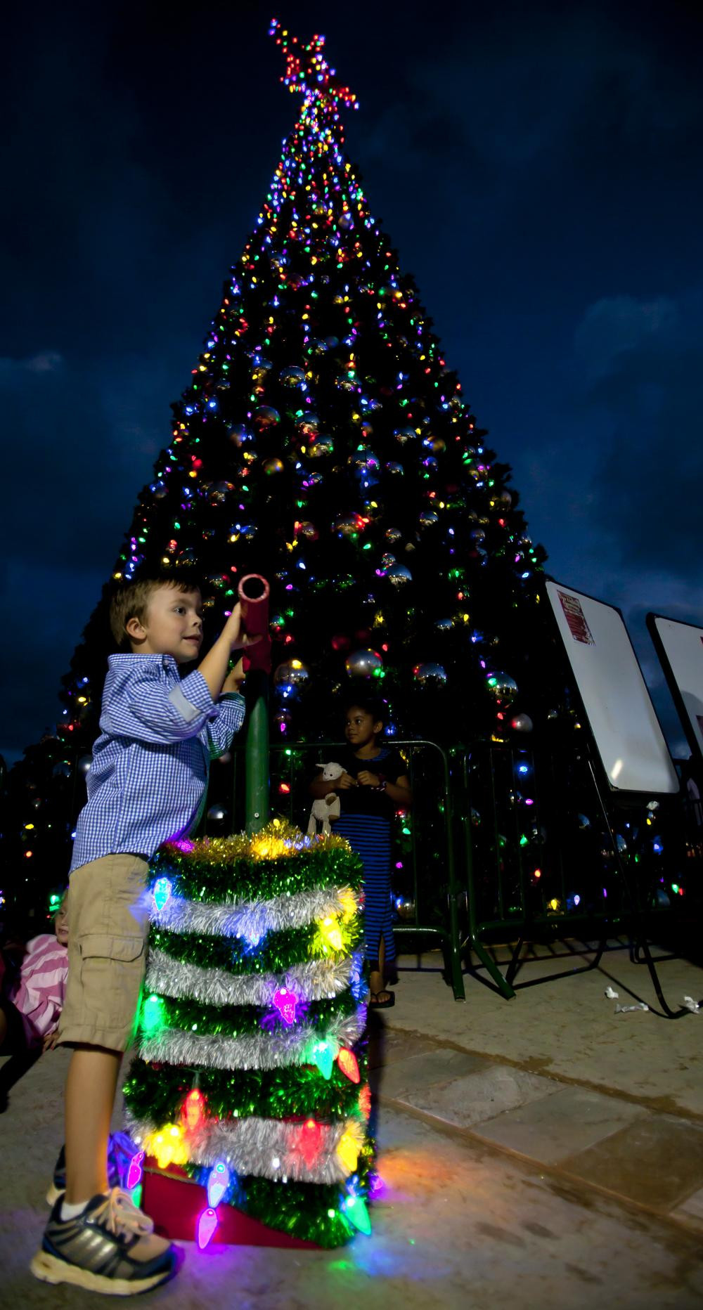 Christmas Tree Lighting Ceremony
 1000w q75